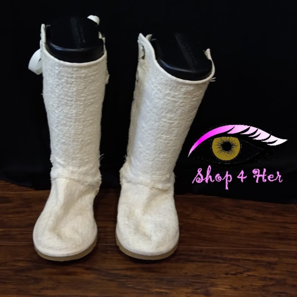 Ivory/Cream Uggs Boots Sz 6